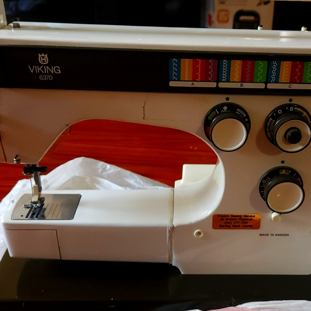 Viking 6370 Husqvarna Sewing Machine